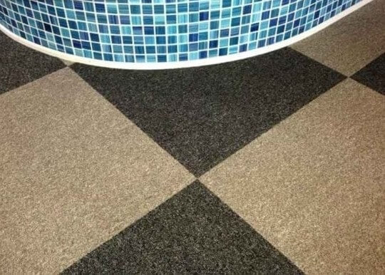 Effektiv tæpperens af tæppefliser