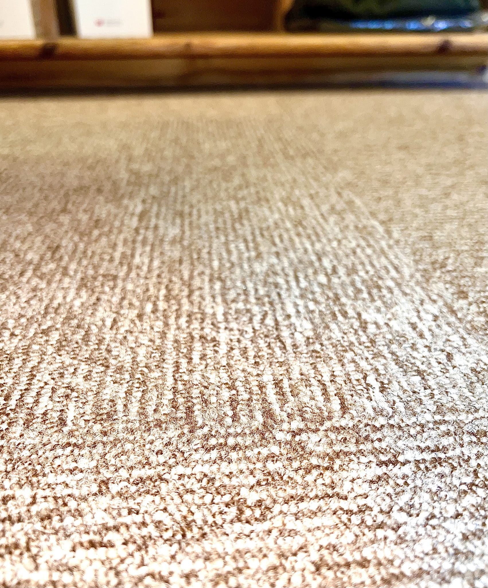 Tæppe uden limrester - TRY fjerner gaffatape fra tæppe